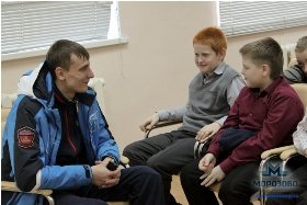 Следж-хоккеисты «Звезды» посетили школу-интернат №25" title="Следж-хоккеисты «Звезды» посетили школу-интернат №25